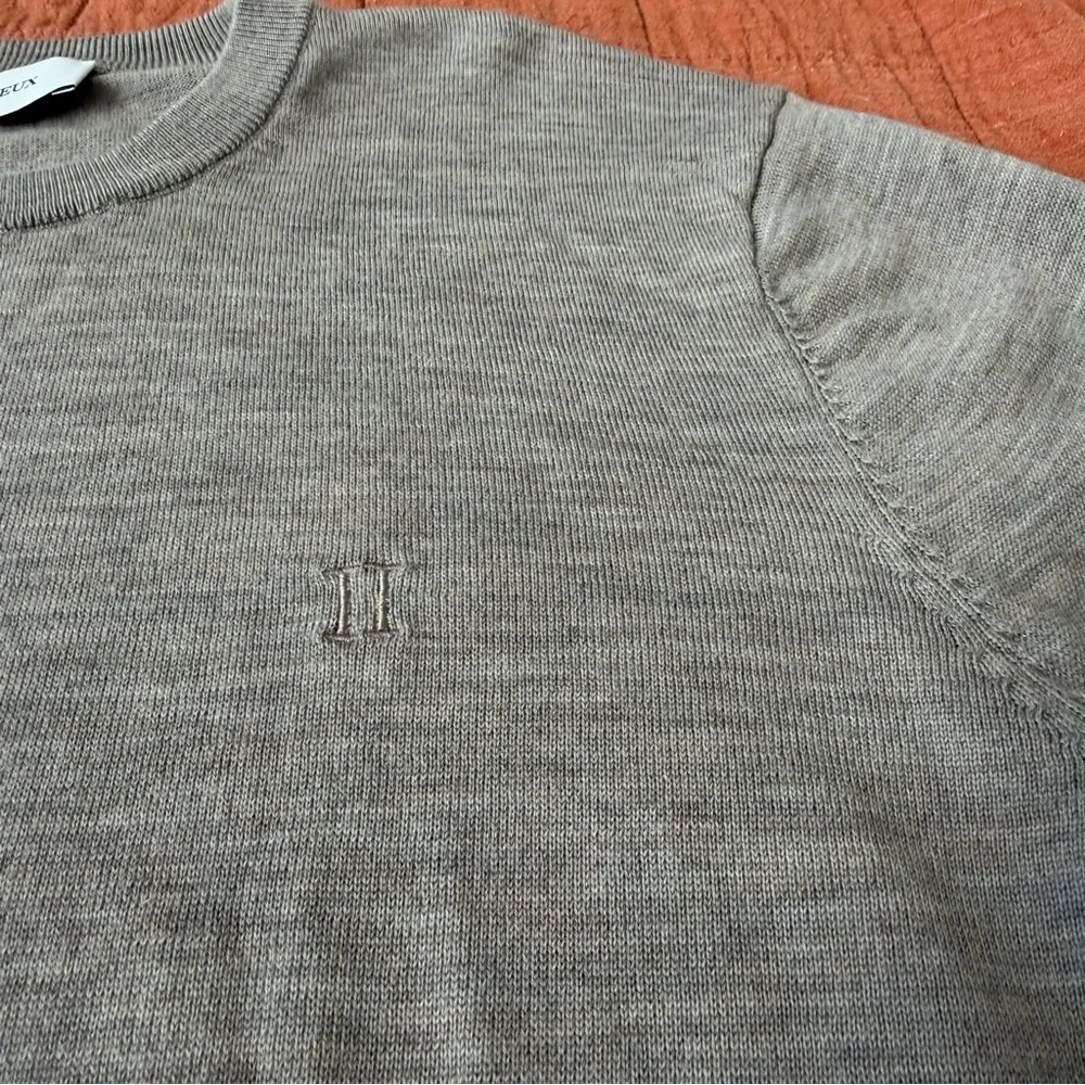 Les Deux $159 Greyson Merino Wool Crew Knit Sweater Men’s Large Taupe Copenhagen